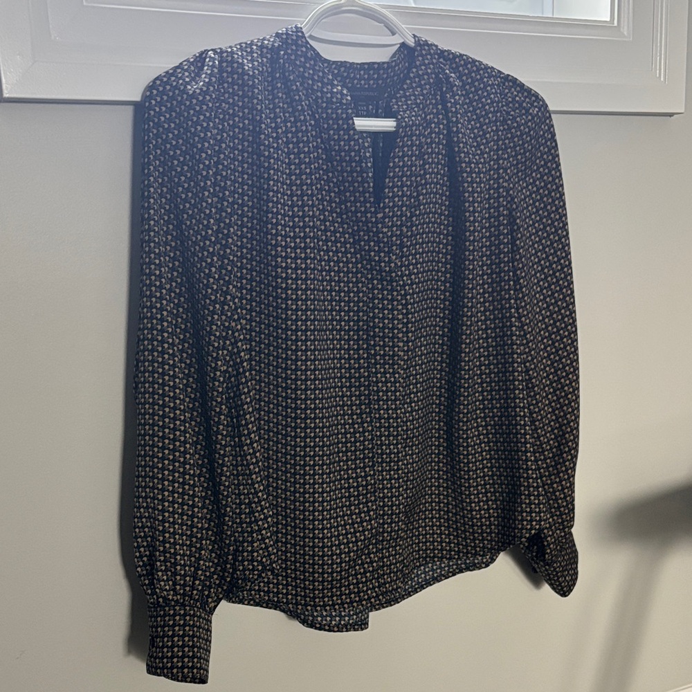 Banana Republic Black and Gold Patterned Blouse - Ladies Petite XXS
